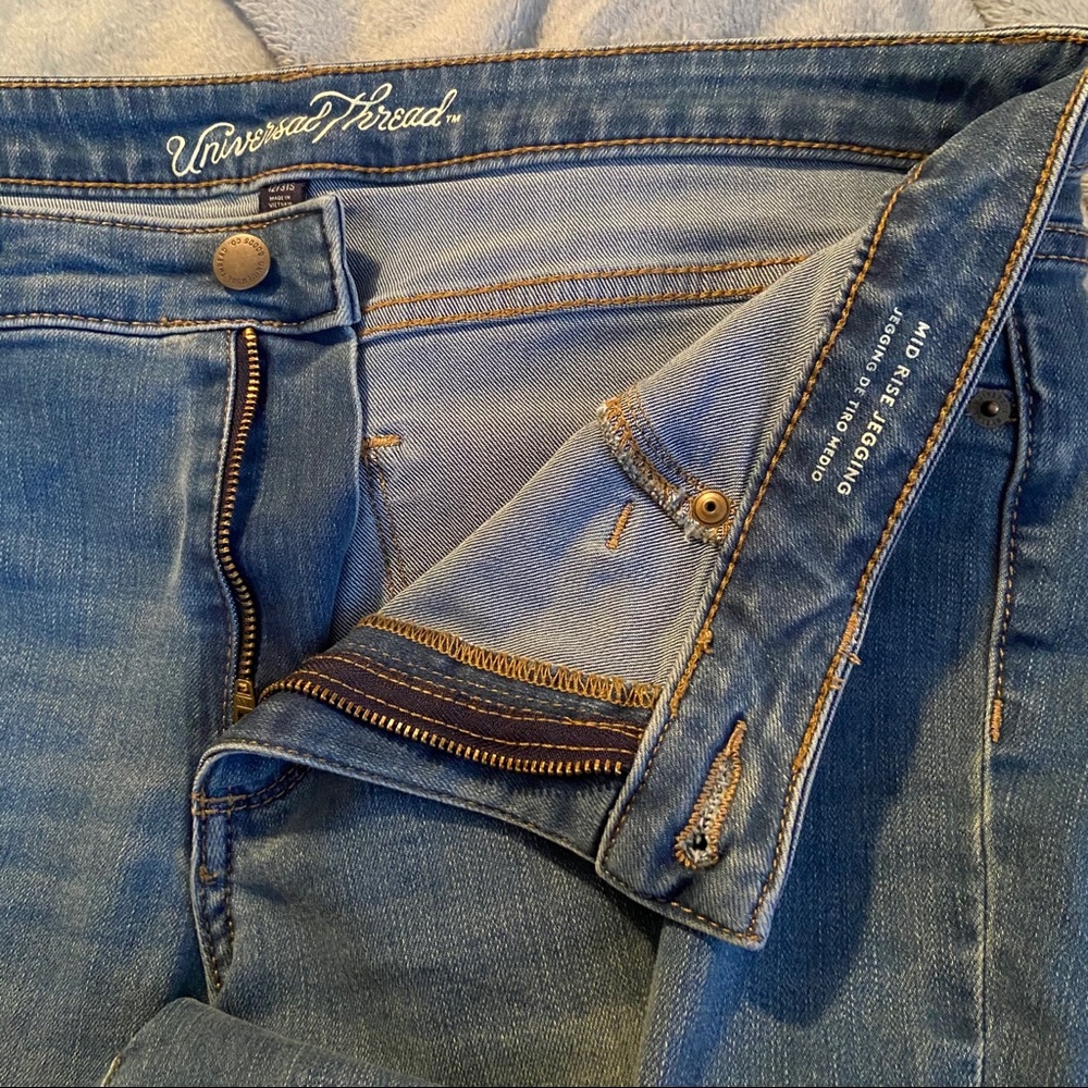 Blue Jeans - Picture 3 of 4